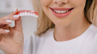 Damaksız diş protezi, damaksız diş protezi kimler için uygun? implant mı yoksa protez mi? Ağızda hiç diş yoksa, Samsun, Atakum
